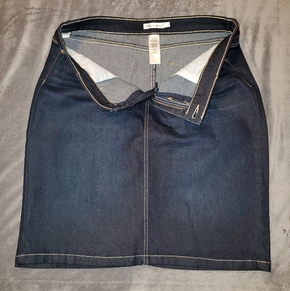 Ladies Dark Stretchy Denium skirt size 8 - Picture 4 of 11